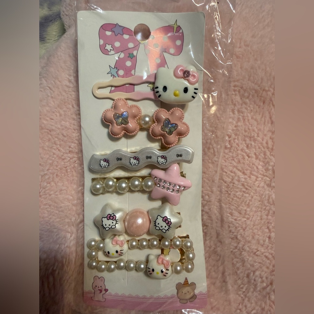 🆕 Cute Hello Kitty Hair Clips Set